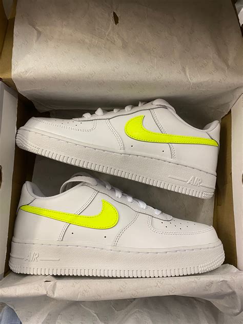 air force mit gelben nike zeichen|air force 1 nike sneaker.